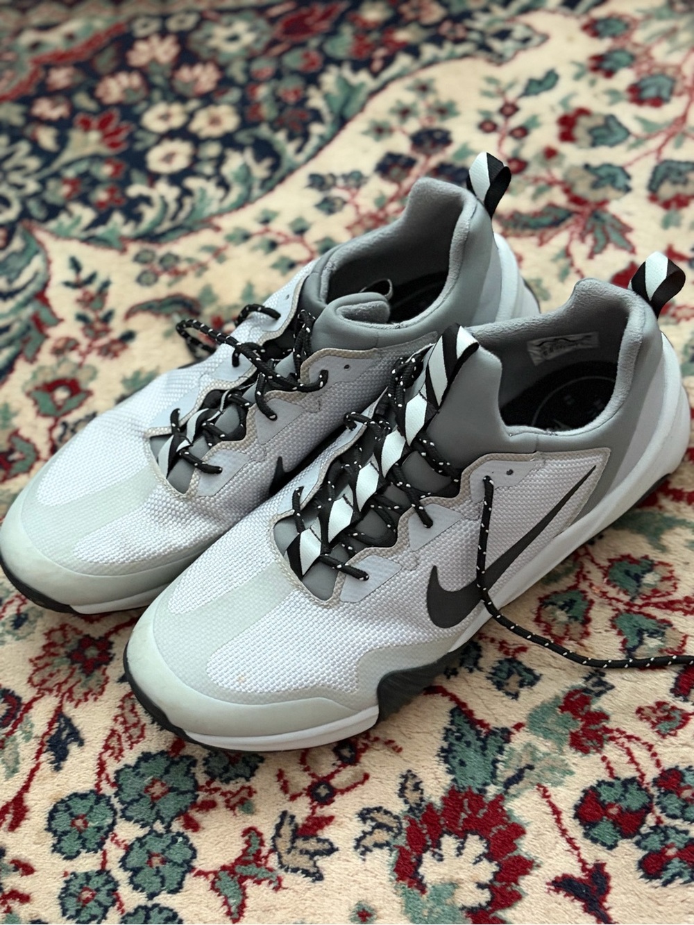 Nike Air Max Grigora training shoes in the wolf grey and black colorway